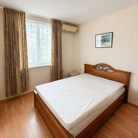Апартамент Two-bedroom With Garden View