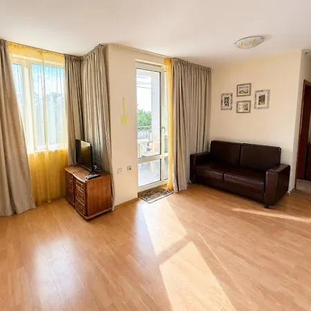 Апартамент Two-bedroom With Garden View