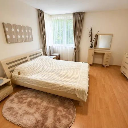 Two-bedroom With Garden View Apartman