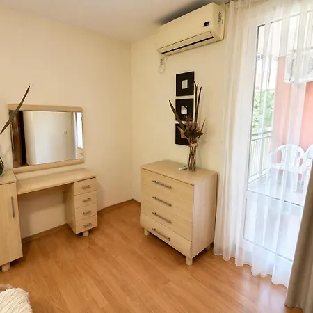 Two-bedroom With Garden View Апартамент