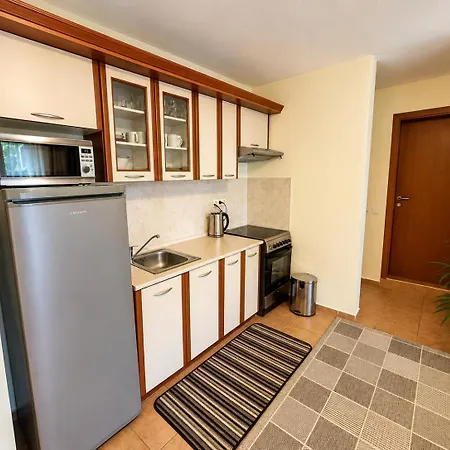 Two-bedroom With Garden View Apartman Napospart